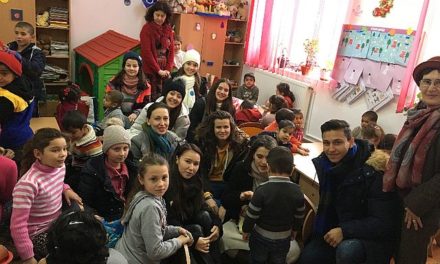 Proiect caritabil la Liceul Teoretic „Ovidius”: Zâmbet de Crăciun pentru copiii din Galița, Gârlița și Esechioi