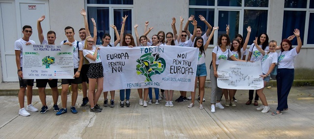FlashMob Euroscola. ”Fortin – pentru Satu Nou, Mircea Vodă – transformarea unei comunităţi marginalizate într-o comunitate prosperă”